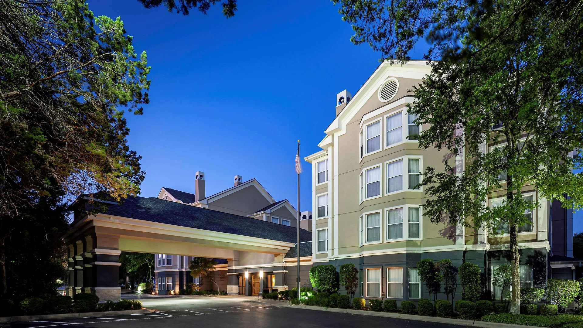 Hospedagem Perto do Highland Mall: 4 Hotéis em Austin Comparados